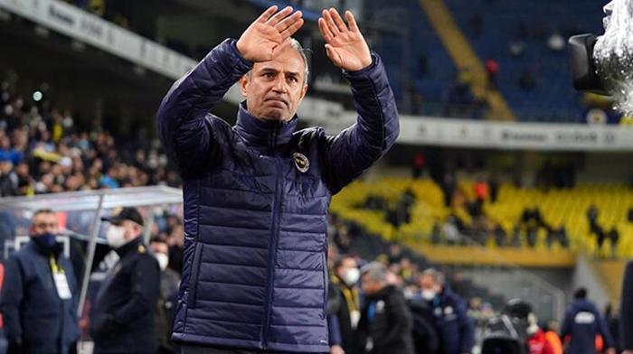 Son dakika haberi Fenerbahçede İsmail Kartal transfer listesine yönetime verdi