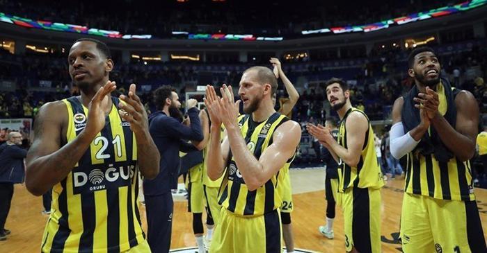 Fenerbahçe Doğuş rakiplerine fark attı