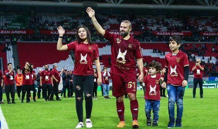 Gökdeniz Karadeniz futbolu bıraktı