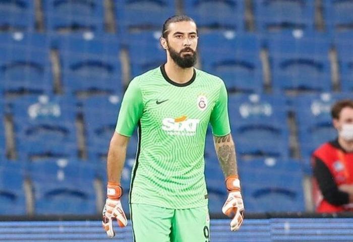 Galatasarayda kaleci operasyonu Sinan Bolat girişimleri...