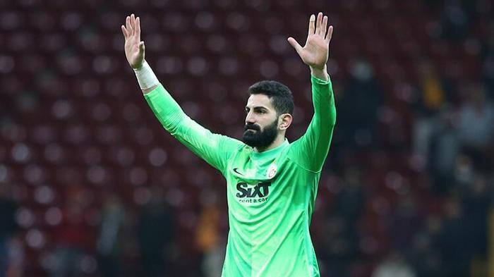 Galatasarayda kaleci operasyonu Sinan Bolat girişimleri...