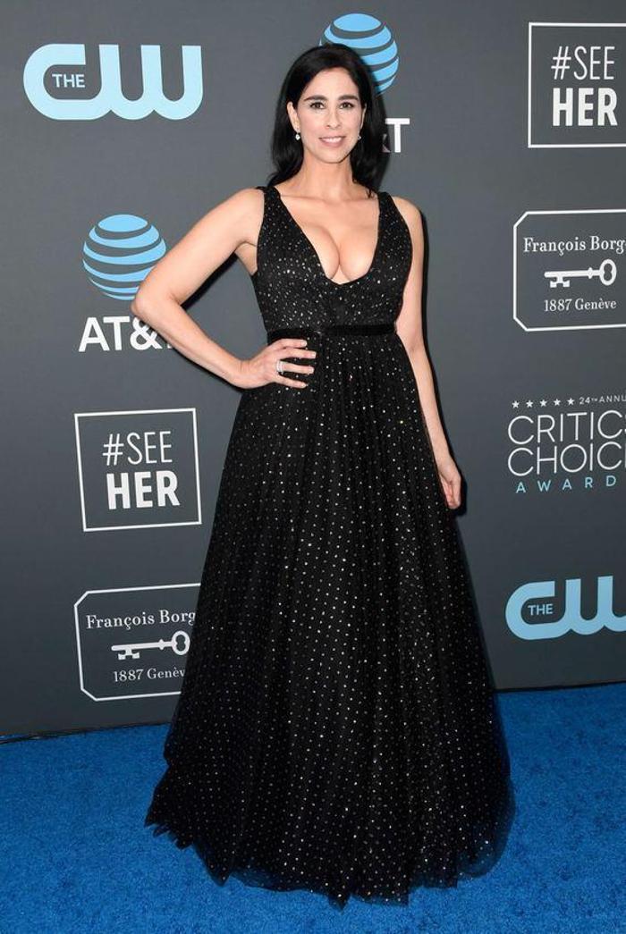 Sarah Silvermanın dekoltesi olay oldu