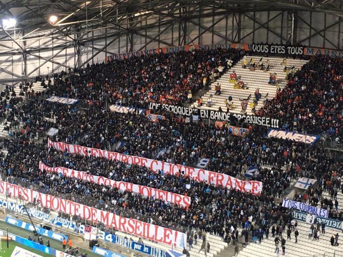 Olimpik Marsilya taraftarları takımlarından hesap sordu