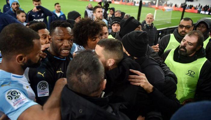 Olimpik Marsilya taraftarları takımlarından hesap sordu
