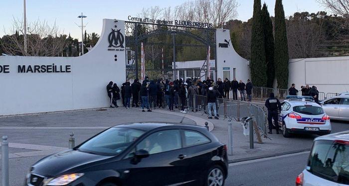 Olimpik Marsilya taraftarları takımlarından hesap sordu