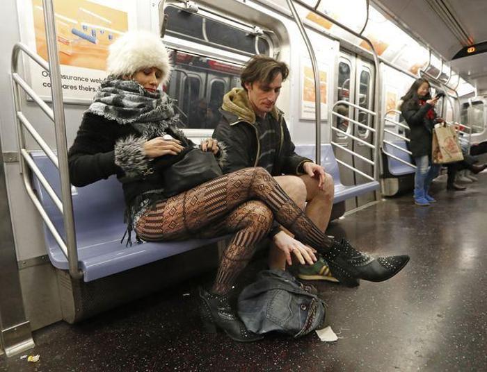 Pantolonsuz metro yolculuğu