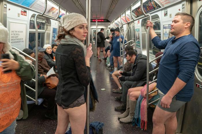 Pantolonsuz metro yolculuğu