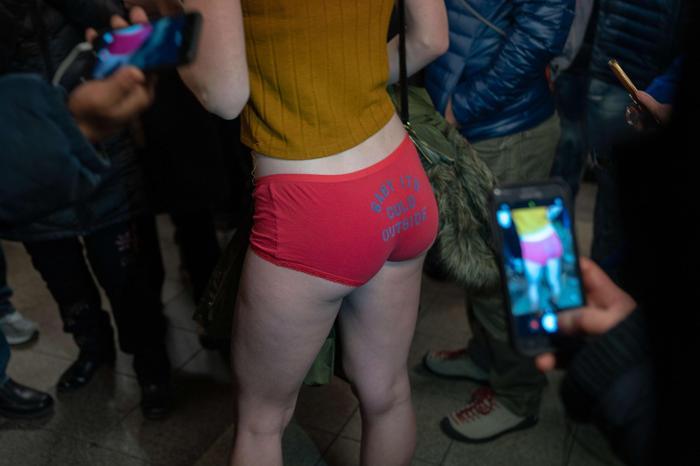 Pantolonsuz metro yolculuğu