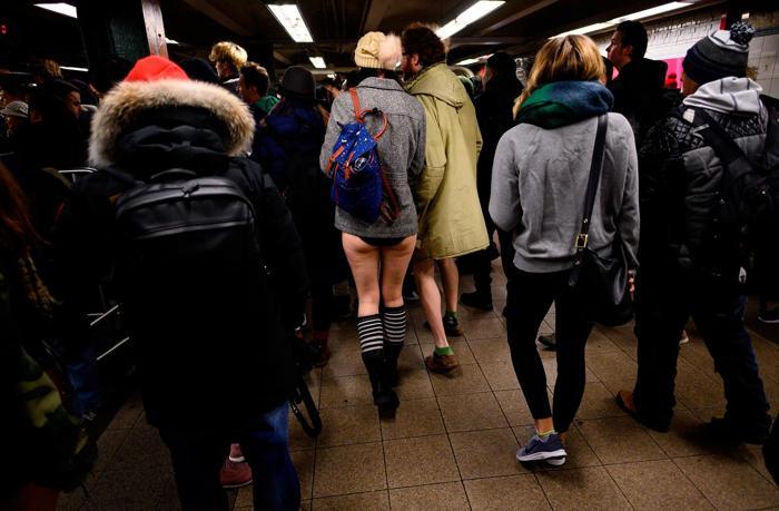 Pantolonsuz metro yolculuğu