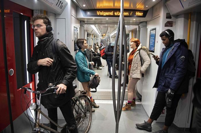 Pantolonsuz metro yolculuğu