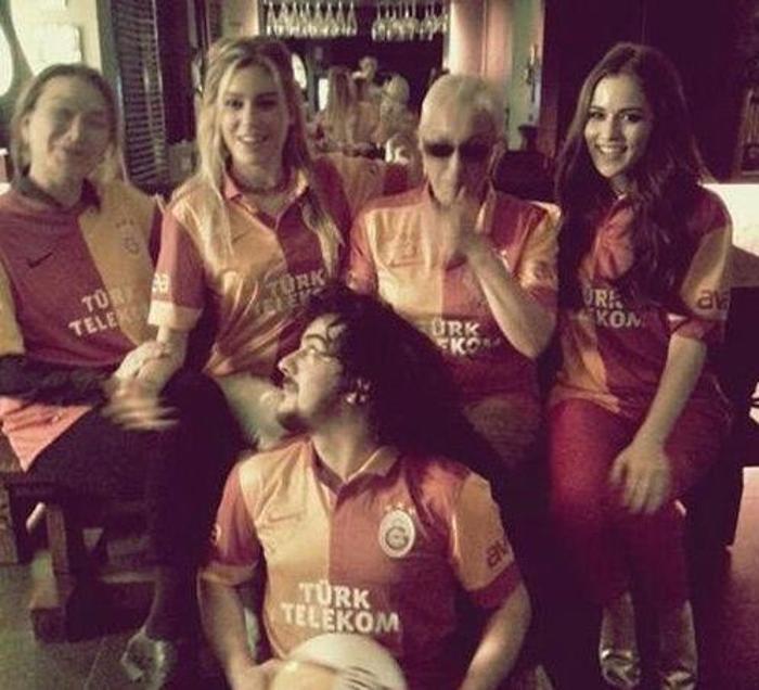 Fahriye Evcen Fenerbahçeli oldu