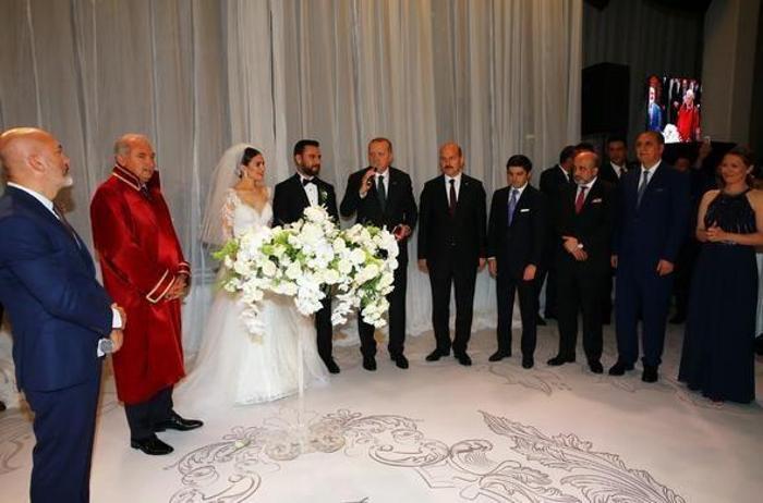 Kilo kilo altın taktılar... Alişan ve Buse Varolun düğününde neler yaşandı