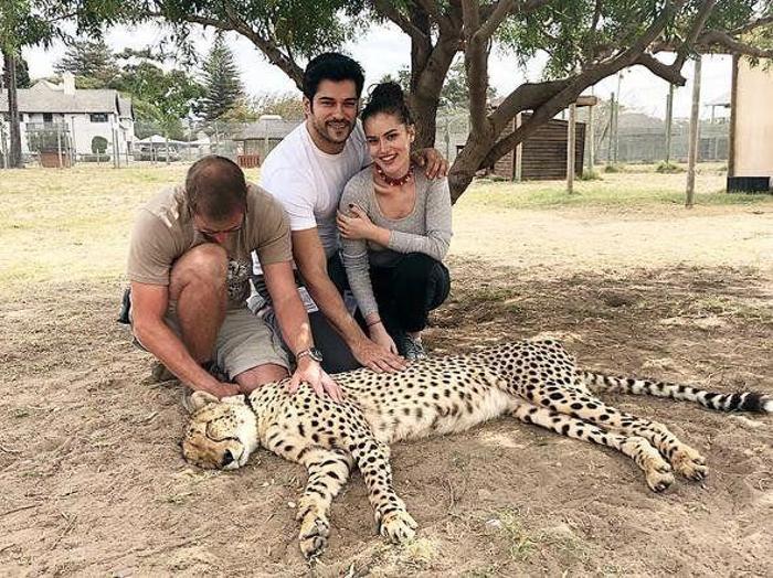Fahriye Evcen ve Burak Özçivitin bu fotoğrafı çok tepki aldı