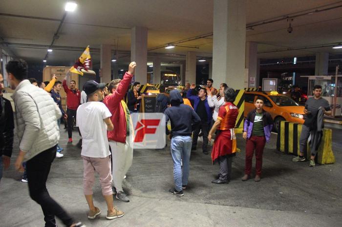 Galatasarayı Akhisar dönüşü taraftarları karşıladı