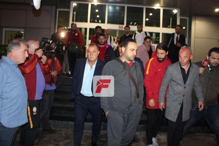 Galatasarayı Akhisar dönüşü taraftarları karşıladı