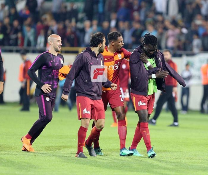 Bafetimbi Gomis yıkıldı Teselli minik taraftardan