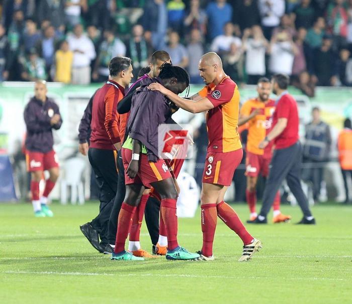 Bafetimbi Gomis yıkıldı Teselli minik taraftardan