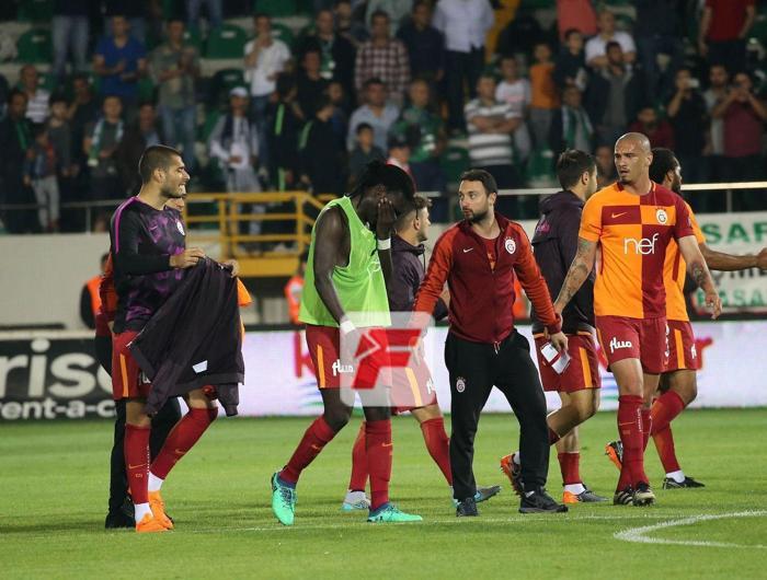 Bafetimbi Gomis yıkıldı Teselli minik taraftardan