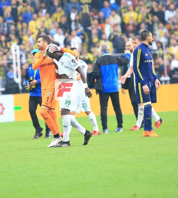 Fenerbahçe-Bursaspor maçında Mousa Sow gözyaşlarını tutamadı