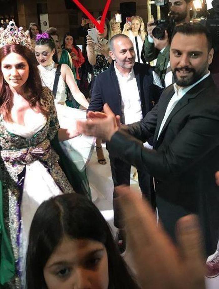 Alişan ile Buse Varol kına gecesi düzenledi