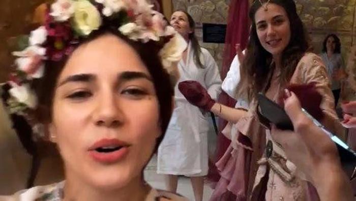 Alişan ile Buse Varol kına gecesi düzenledi