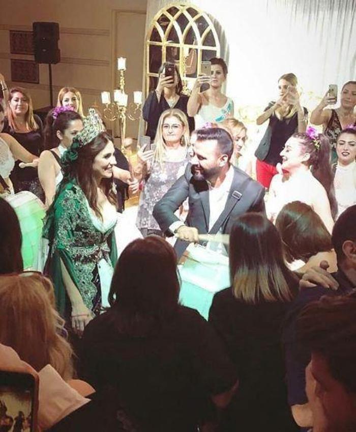 Alişan ile Buse Varol kına gecesi düzenledi