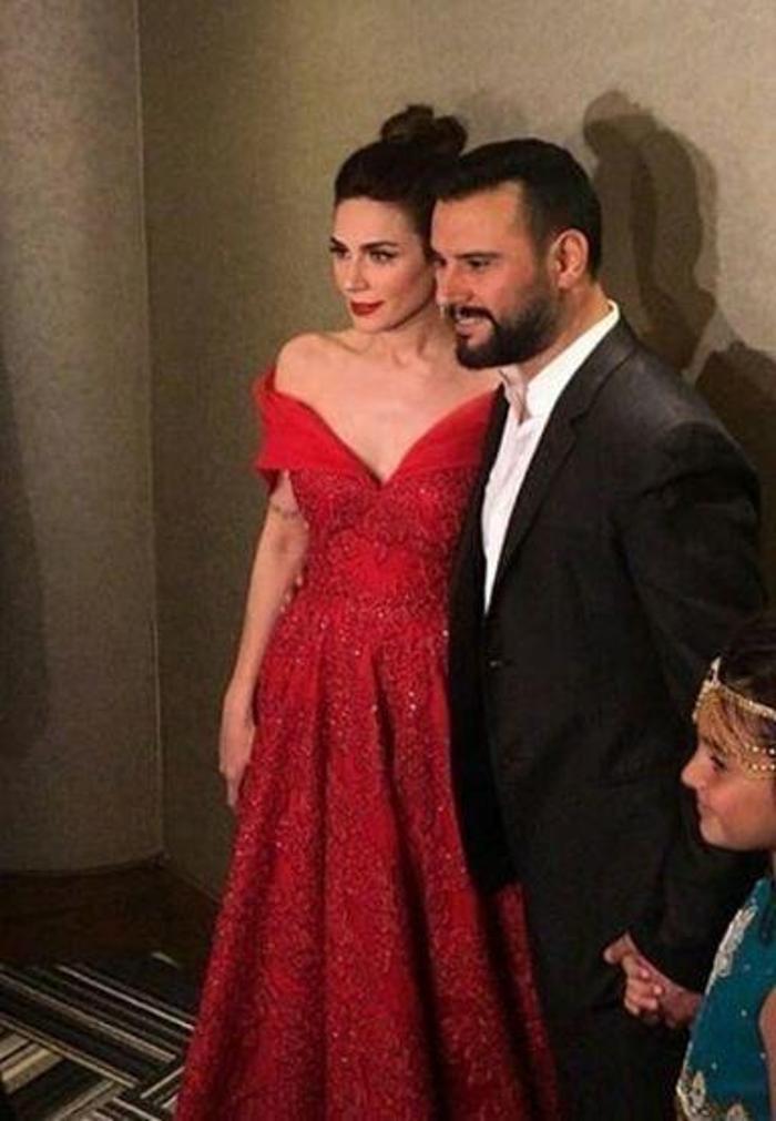 Alişan ile Buse Varol kına gecesi düzenledi
