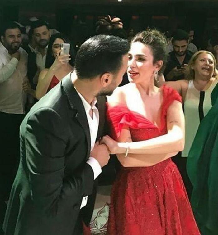Alişan ile Buse Varol kına gecesi düzenledi
