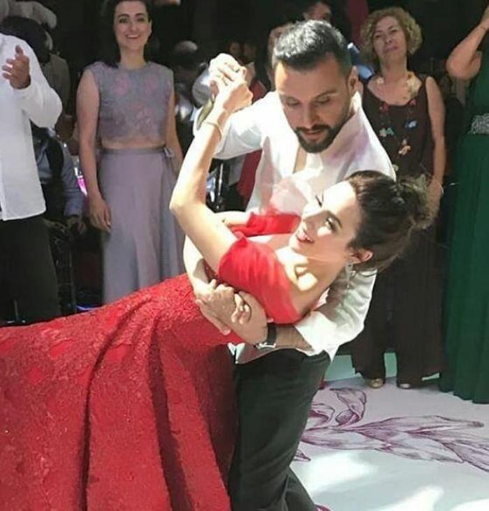 Alişan ile Buse Varol kına gecesi düzenledi