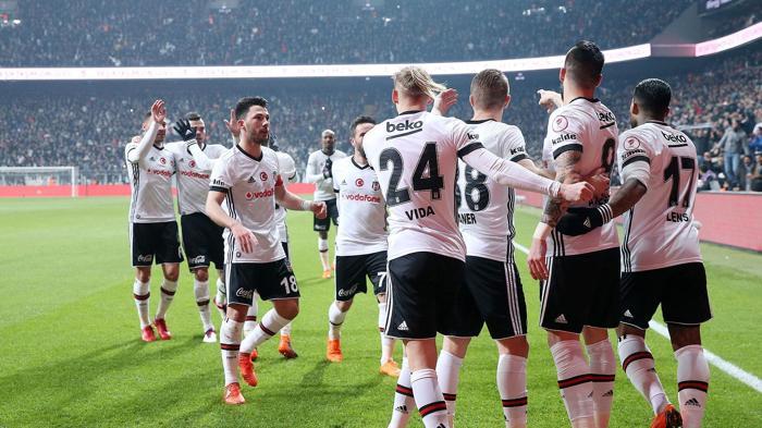 Beşiktaş, Galatasaray ve Fenerbahçeye fark attı