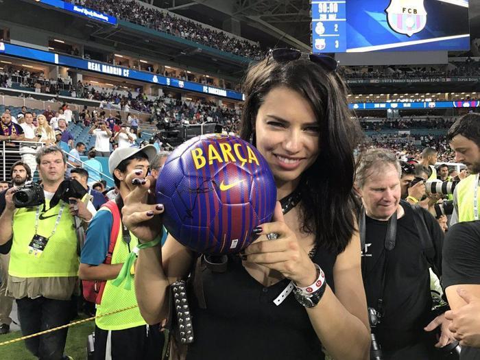 Adriana Lima El Clasicoda hangi takımı tutuyor