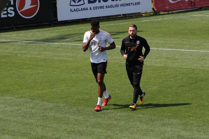 Claudio Taffarel ve Ümit Davala antrenmanda güreşti