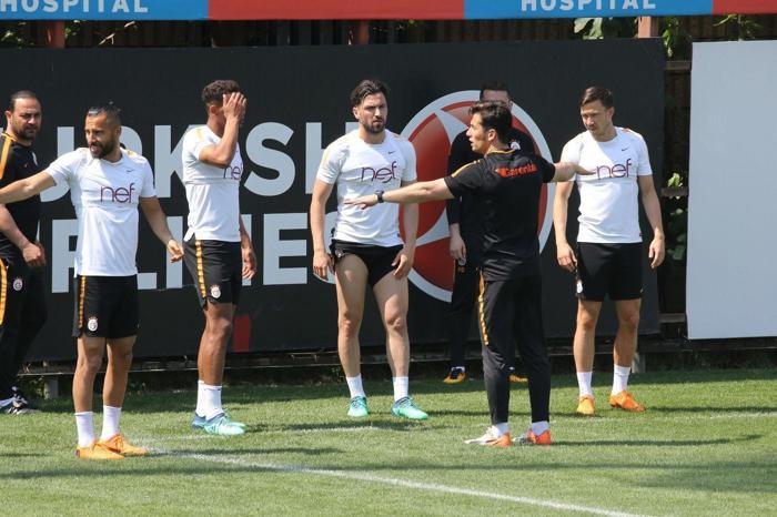 Claudio Taffarel ve Ümit Davala antrenmanda güreşti