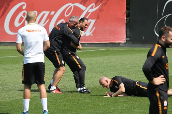 Claudio Taffarel ve Ümit Davala antrenmanda güreşti