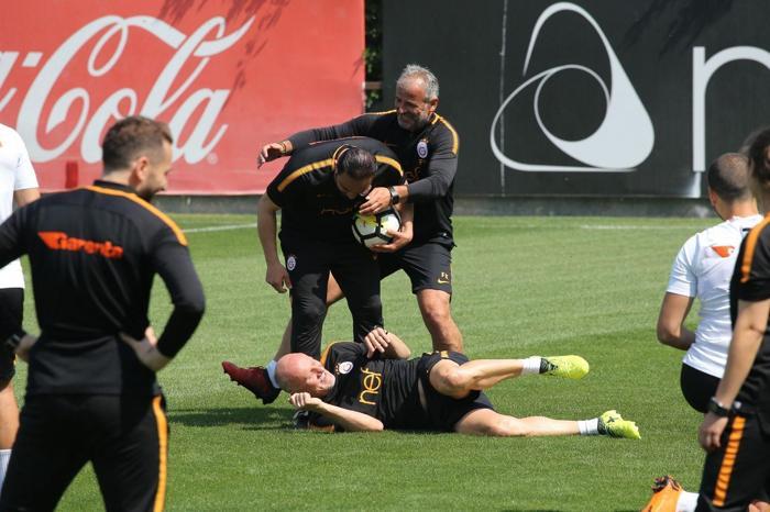 Claudio Taffarel ve Ümit Davala antrenmanda güreşti