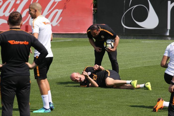 Claudio Taffarel ve Ümit Davala antrenmanda güreşti