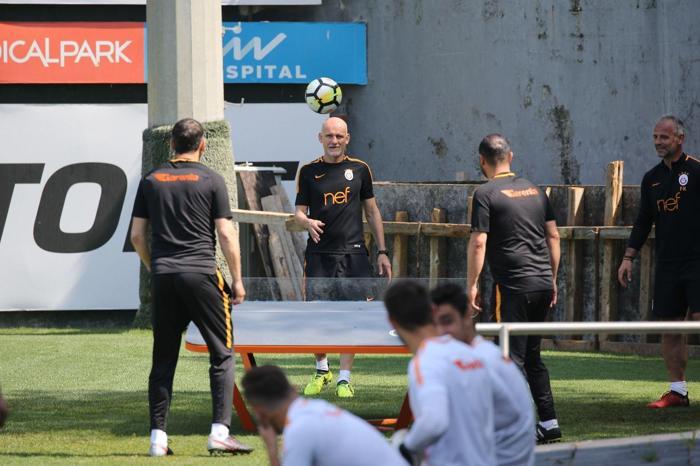Claudio Taffarel ve Ümit Davala antrenmanda güreşti