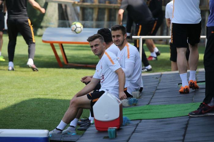 Claudio Taffarel ve Ümit Davala antrenmanda güreşti
