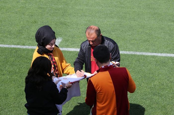 Claudio Taffarel ve Ümit Davala antrenmanda güreşti