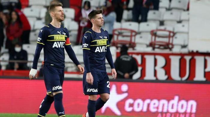Fenerbahçede istifaya çağrılan Ali Koç kararını verdi Kongreye gidecek mi