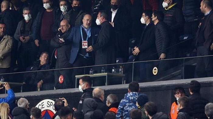 Fenerbahçede istifaya çağrılan Ali Koç kararını verdi Kongreye gidecek mi