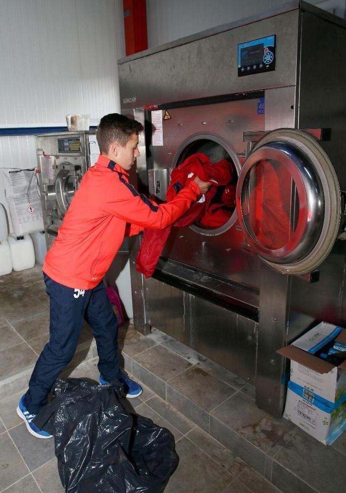 Altınordunun genç futbolcularından anlamlı hareket