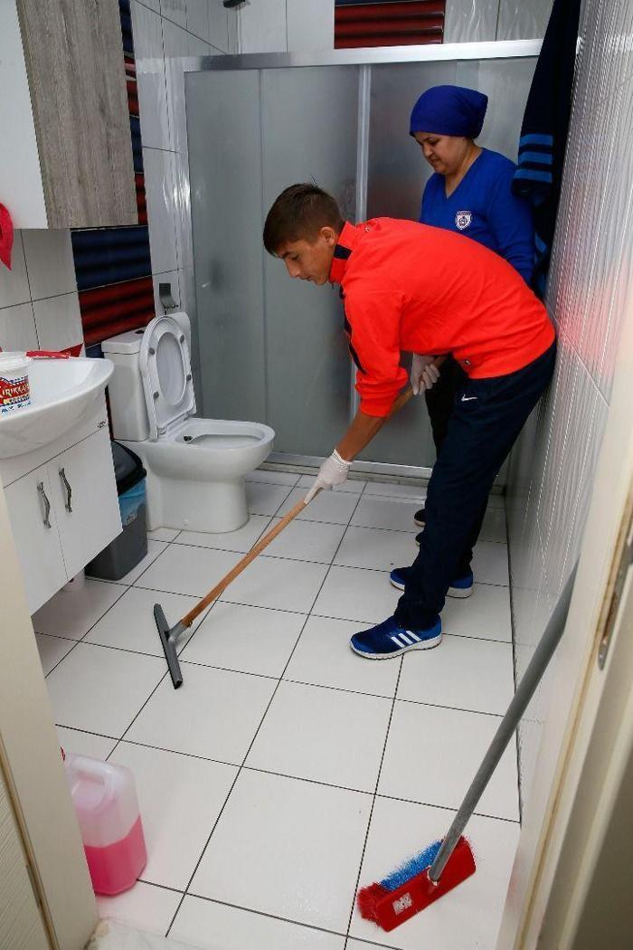 Altınordunun genç futbolcularından anlamlı hareket