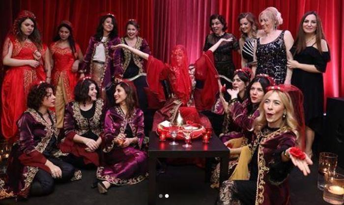 Ünlü sunucu Simge Fıstıkoğlu kına gecesi yaptı