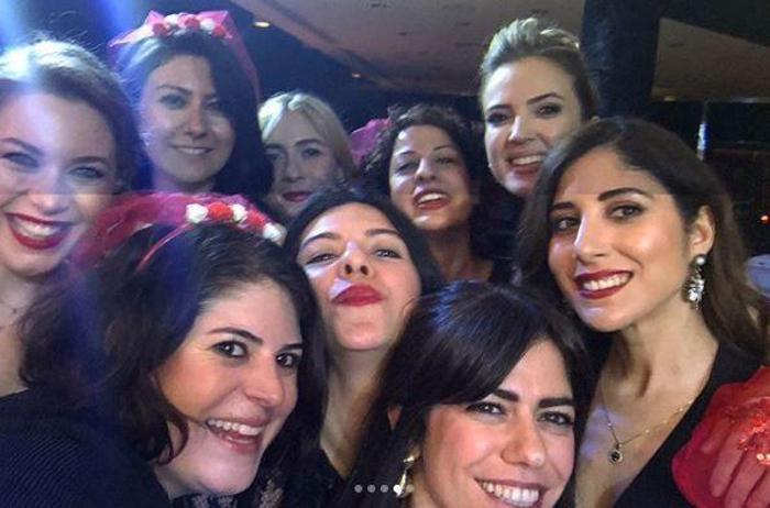 Ünlü sunucu Simge Fıstıkoğlu kına gecesi yaptı