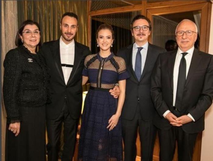 Ünlü sunucu Simge Fıstıkoğlu kına gecesi yaptı