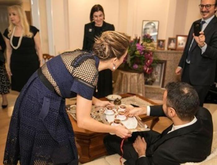 Ünlü sunucu Simge Fıstıkoğlu kına gecesi yaptı