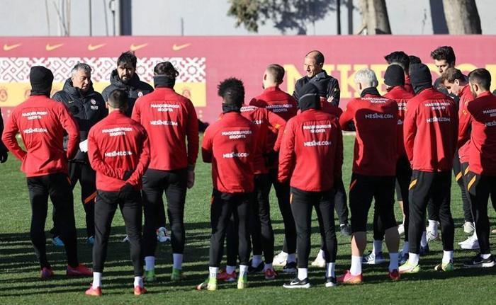 Son dakika | Galatasarayda yeni antrenör Ricard Segarra takıma katıldı
