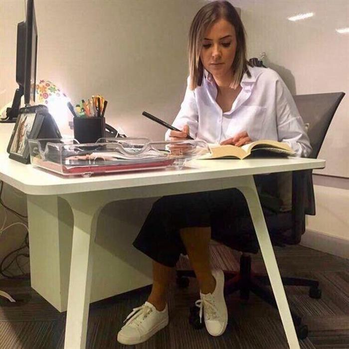 Ünlü sunucu Simge Fıstıkoğlu kına gecesi yaptı