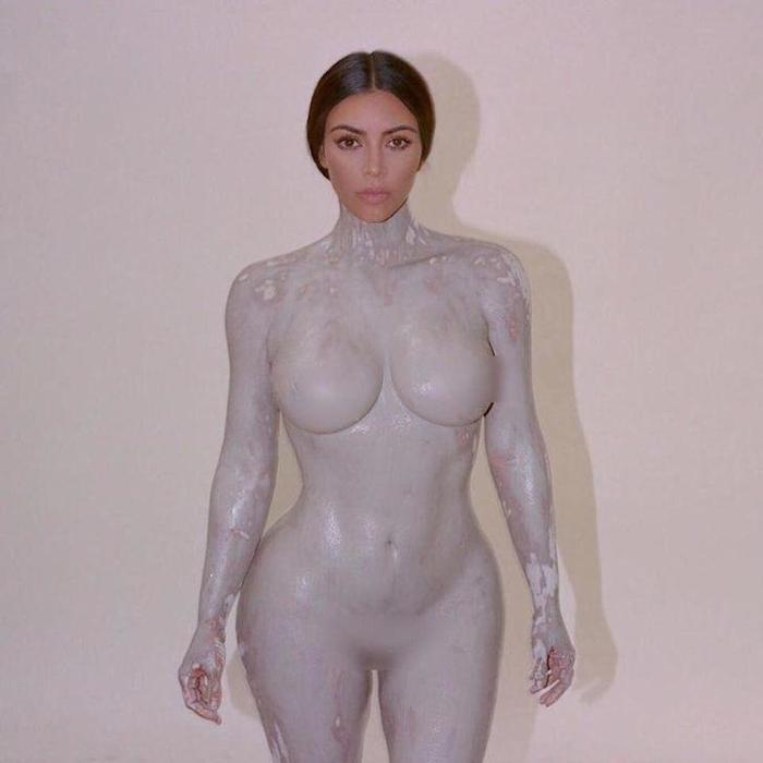 Kim Kardashian bu kez çırılçıplak